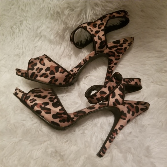 🎉 Beautiful Leopard Print Sandal - Picture 4 of 8